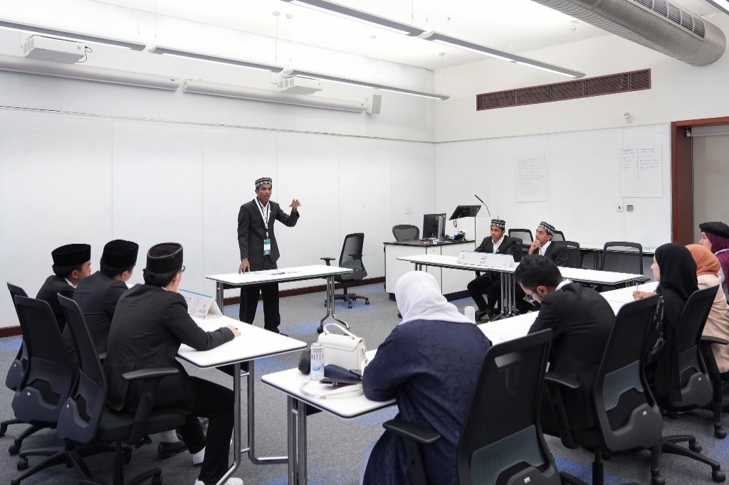Youth delegates participating in academic dialogue session
